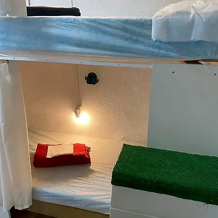 Backpackers Eras Hostel *